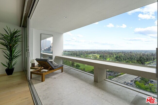 Building Photo - 2222 Ave of the Stars