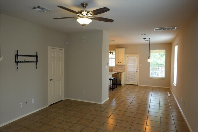 Building Photo - 16100 S Great Oaks Dr