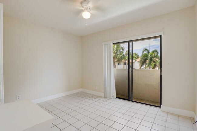 Building Photo - 3340 Lucerne Park Dr