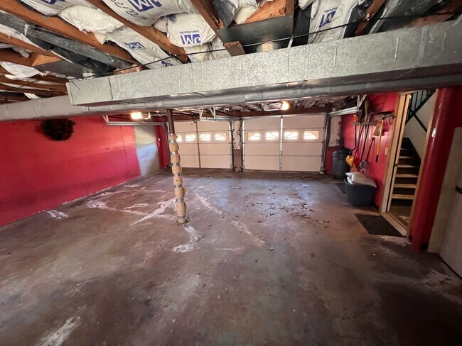 Building Photo - 33 Meadowbrook Dr