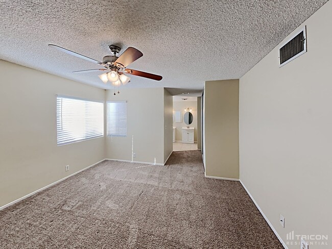 Building Photo - 2343 Lone Pine Dr
