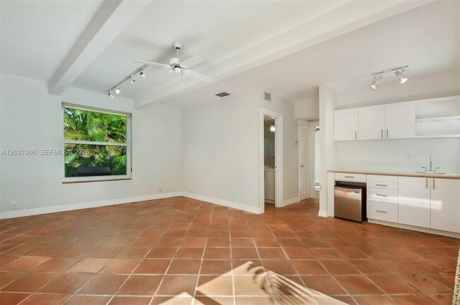 Building Photo - 4051 Ensenada Ave