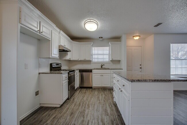 Building Photo - 2514 108th Dr