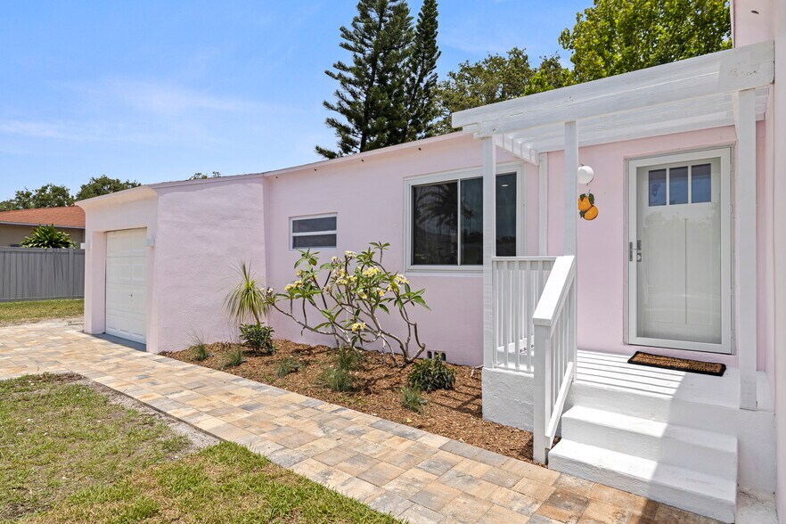 Building Photo - 1579 Bayshore Blvd