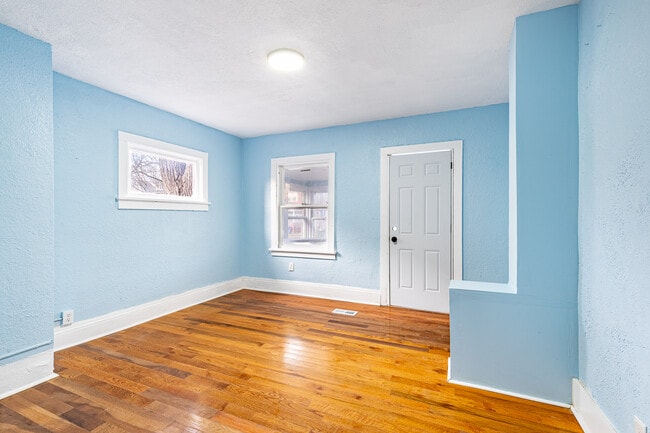 Building Photo - 83 Ridgeway Ave