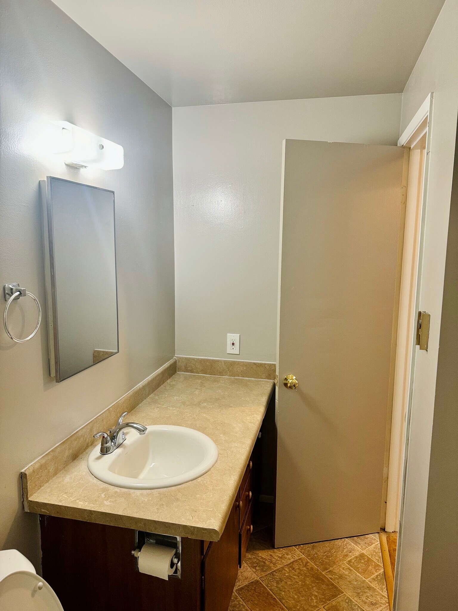 Building Photo - 521 Ave D