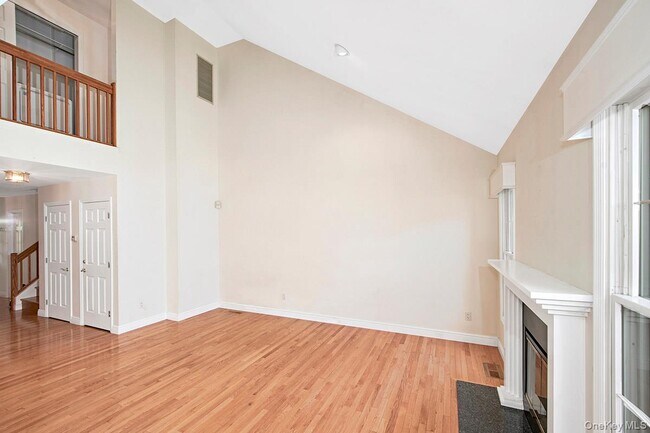 Building Photo - 1103 Regent Dr