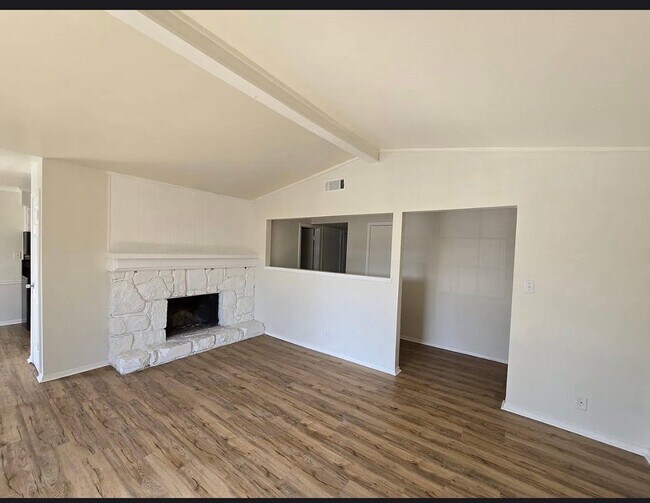Building Photo - 6709 S Richmond Ave
