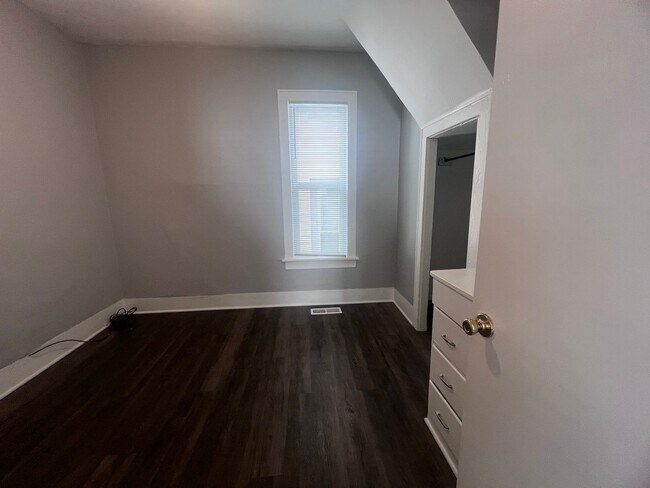 Building Photo - Two Bedroom Home - NE Side of Grand Rapids!