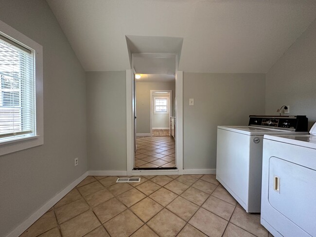 Building Photo - 4024 MacArthur Dr