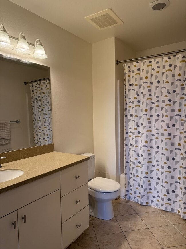 Building Photo - 2Bed - 2Bath Home