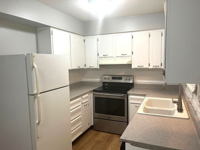 Building Photo - 5101 Holbrook Dr