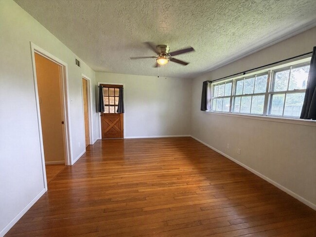 Building Photo - 2603 Brom-Bones Dr