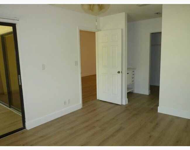 Building Photo - 3130 Millwood Terrace
