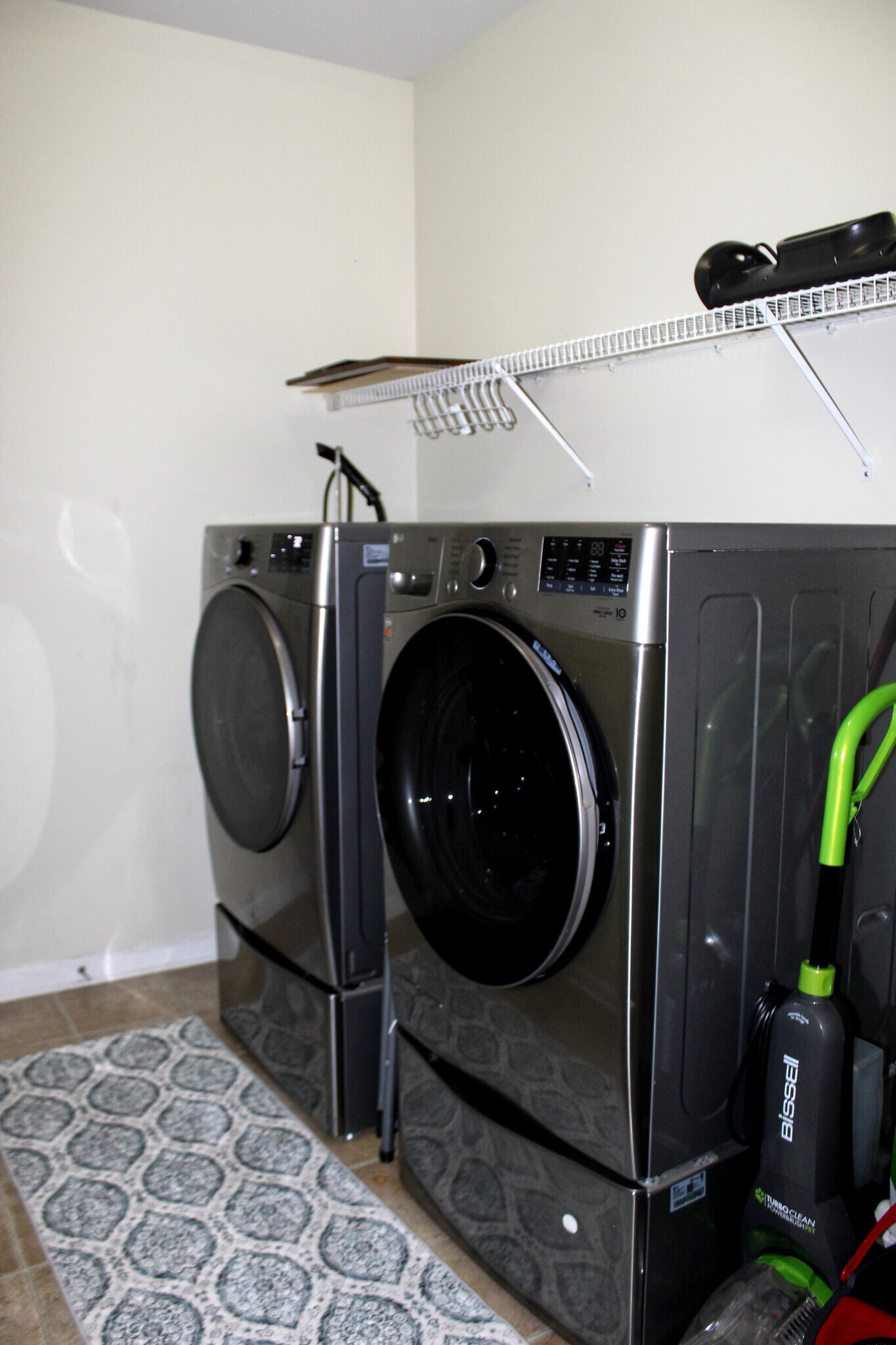 Building Photo - 353 Southgate Dr