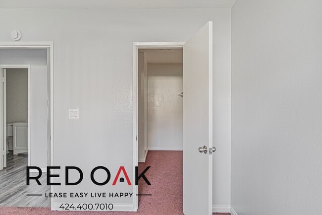 Building Photo - 9210 Somerset Blvd