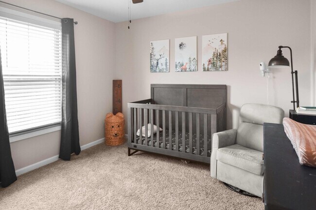 Building Photo - Pet Friendly Three Bedroom!