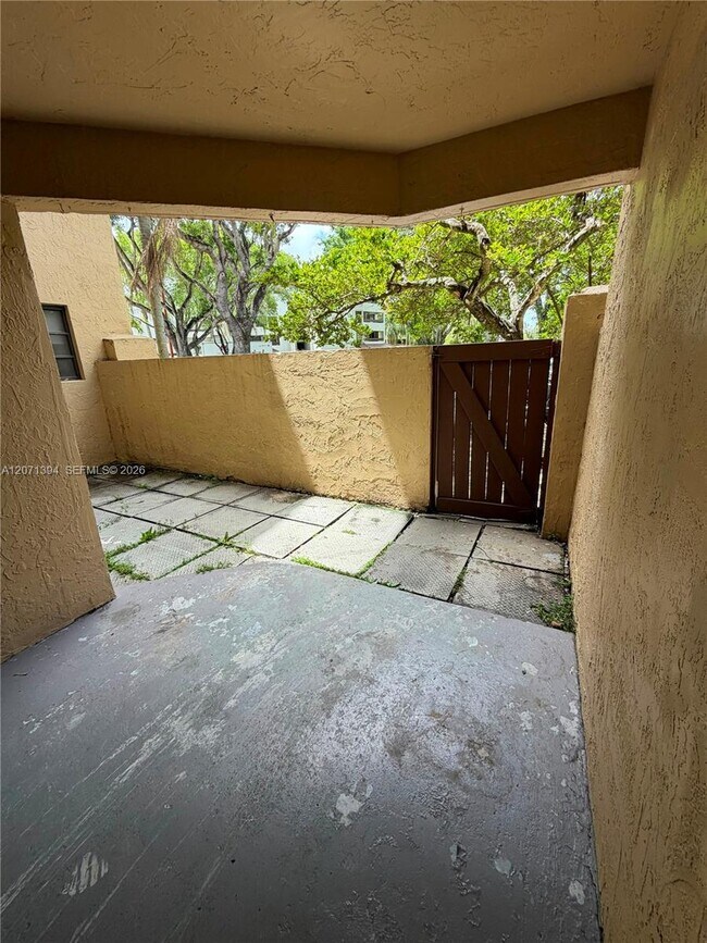 Building Photo - 9015 SW 125th Ave