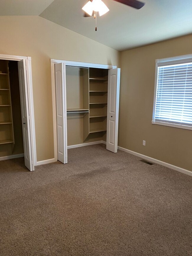 Building Photo - 3 Bedroom House with a 2 Garage in Heights