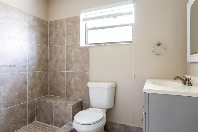 Building Photo - 848 Arlington Dr