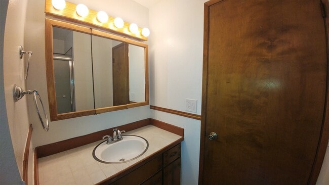 Building Photo - Newly Renovated 3 Bedroom Rambler w/ bonus room!!