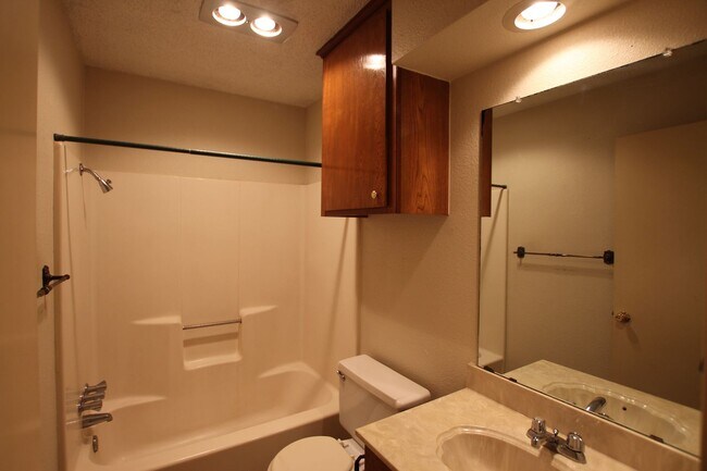 Building Photo - 12414 Cimmarron Dr