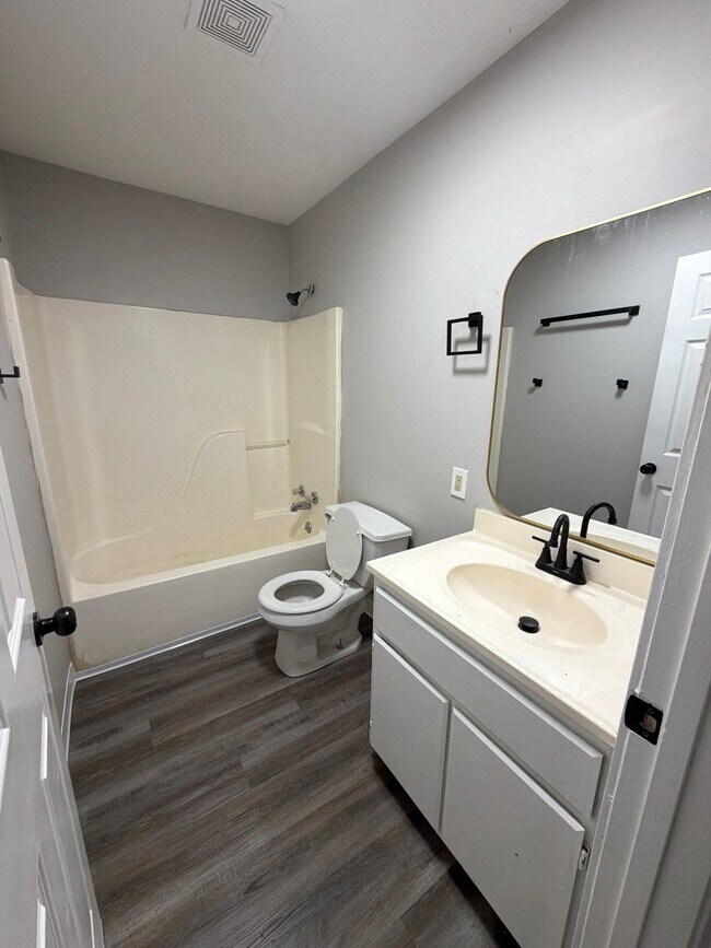 Building Photo - 1278 Fairground Rd