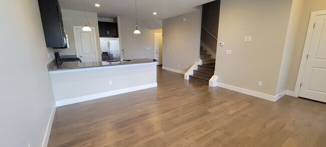 Building Photo - Spacious 3 level, 4 bedroom townhome with attached 2 car garage at Silver Meadows Townhomes on Lo...