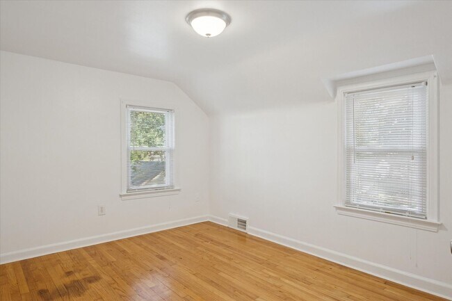 Building Photo - Redford - 3 Bedroom - $1,400/month