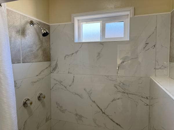 Building Photo - 1423 E 60th St