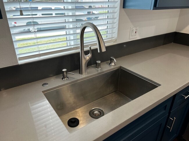 Building Photo - Beautiful 3 Bed 2 Bath House for Rent in W...