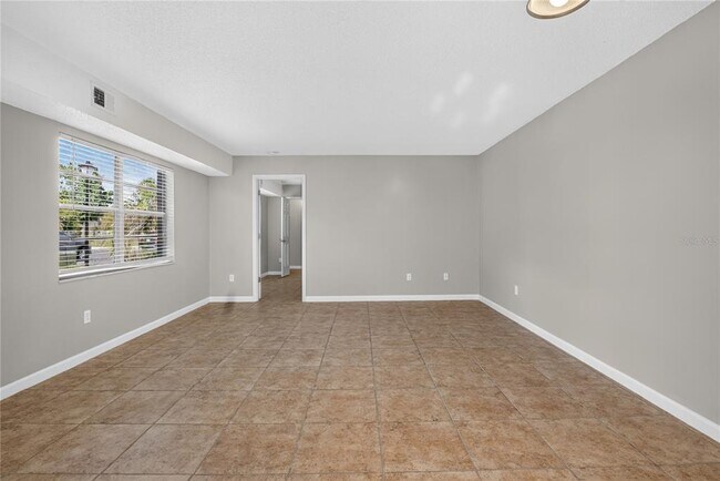 Building Photo - 53 Windtree Ln