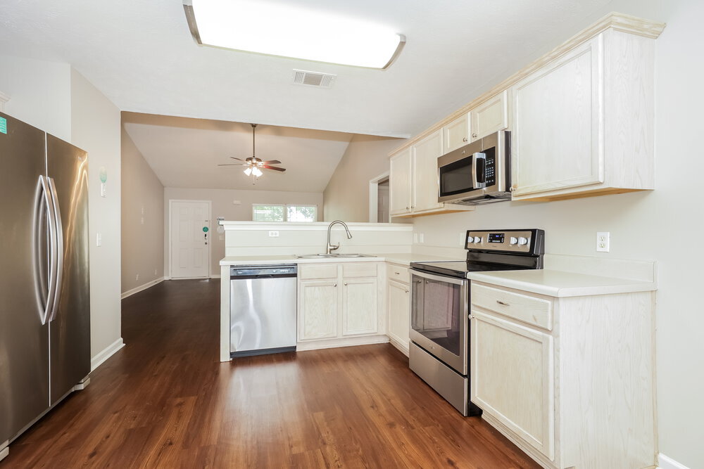 Building Photo - 7140 S Hampton Blvd