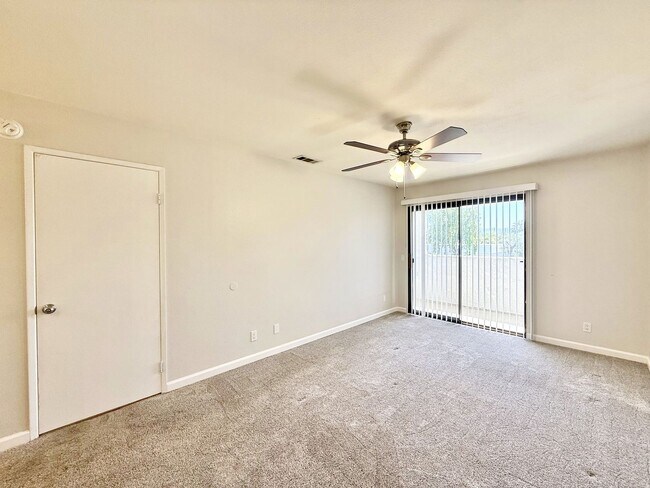 Building Photo - AVAILABLE NOW!! GORGEOUS 3 Bedroom 3 Bathroom Condo Rancho Mirage!!!