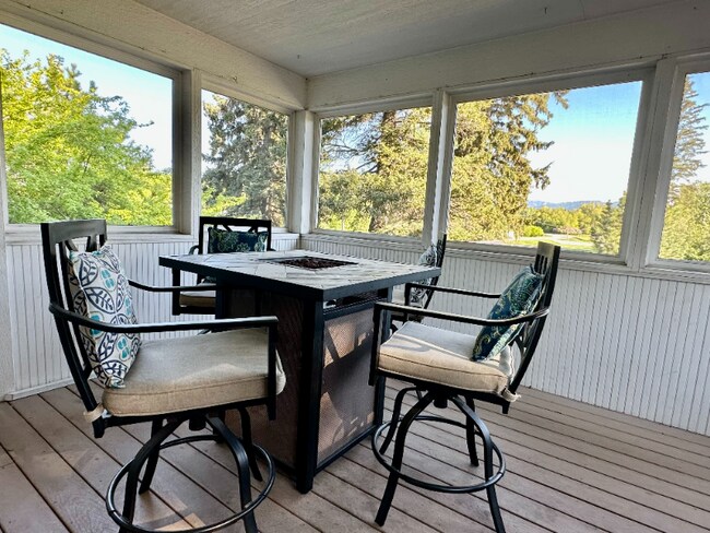 Building Photo - 12 River Falls Dr