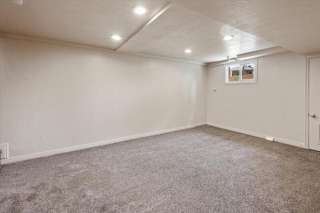 Building Photo - 1263 E Emerson Ave