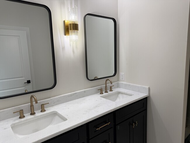 Building Photo - 276 Tahoe Wy