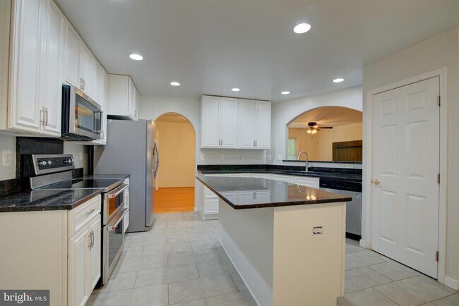 Building Photo - 11621 Sourwood Ln