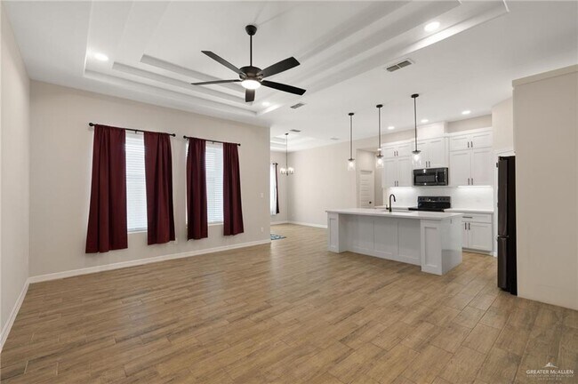 Building Photo - 1209 S San Antonio St