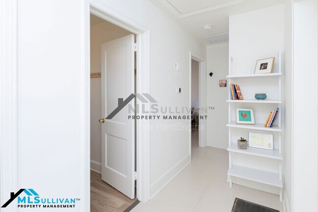 Building Photo - 1803 Hillcrest Dr