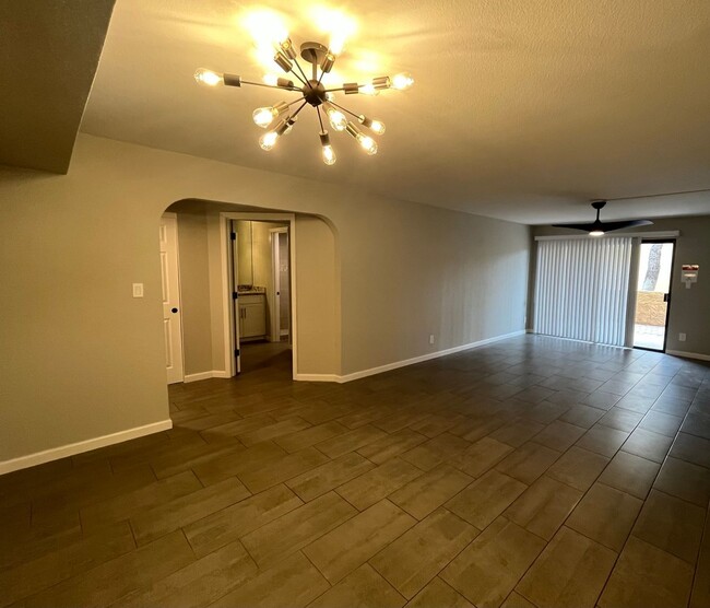 Building Photo - 2 Bedroom Condo in the Scottsdale Terrace ...