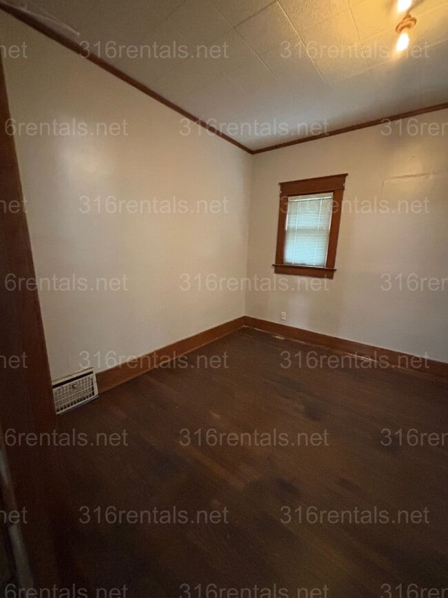 Building Photo - Five bedroom Two bath house for rent!