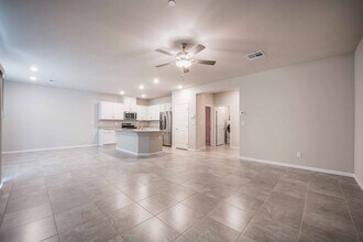 Building Photo - Stunning 5 Bedroom home in Henderson!