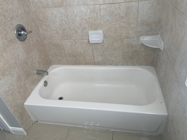 Building Photo - West Baltimore 4 Bedroom 1.5 Bathroom Town...
