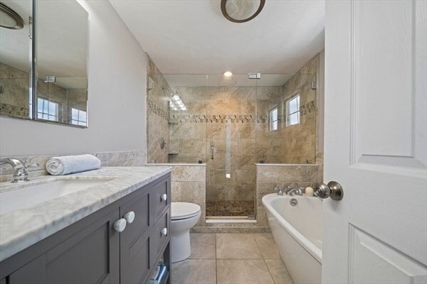 Building Photo - 131 Glades Rd