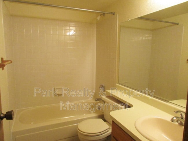 Building Photo - 921 S Zeno Way