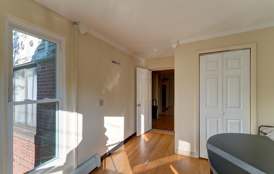 Building Photo - 26 Lynwood Pl