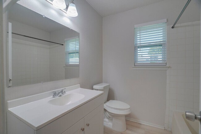 Building Photo - 1206 Westcott Dr