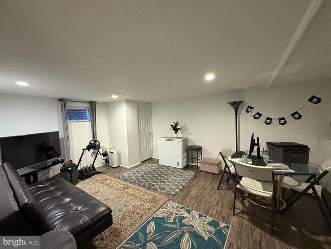 Building Photo - 410 N 5th Ave