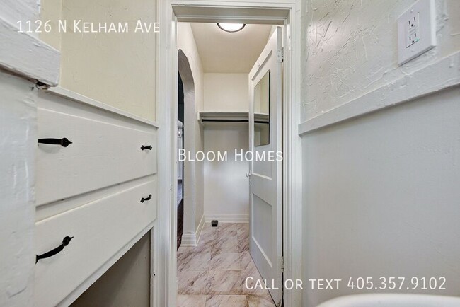Building Photo - 1126 N Kelham Ave